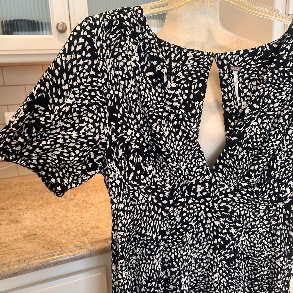 Free People Black White Looking for Love Short Sleeve Midi Dress Size 4 - Picture 3 of 12